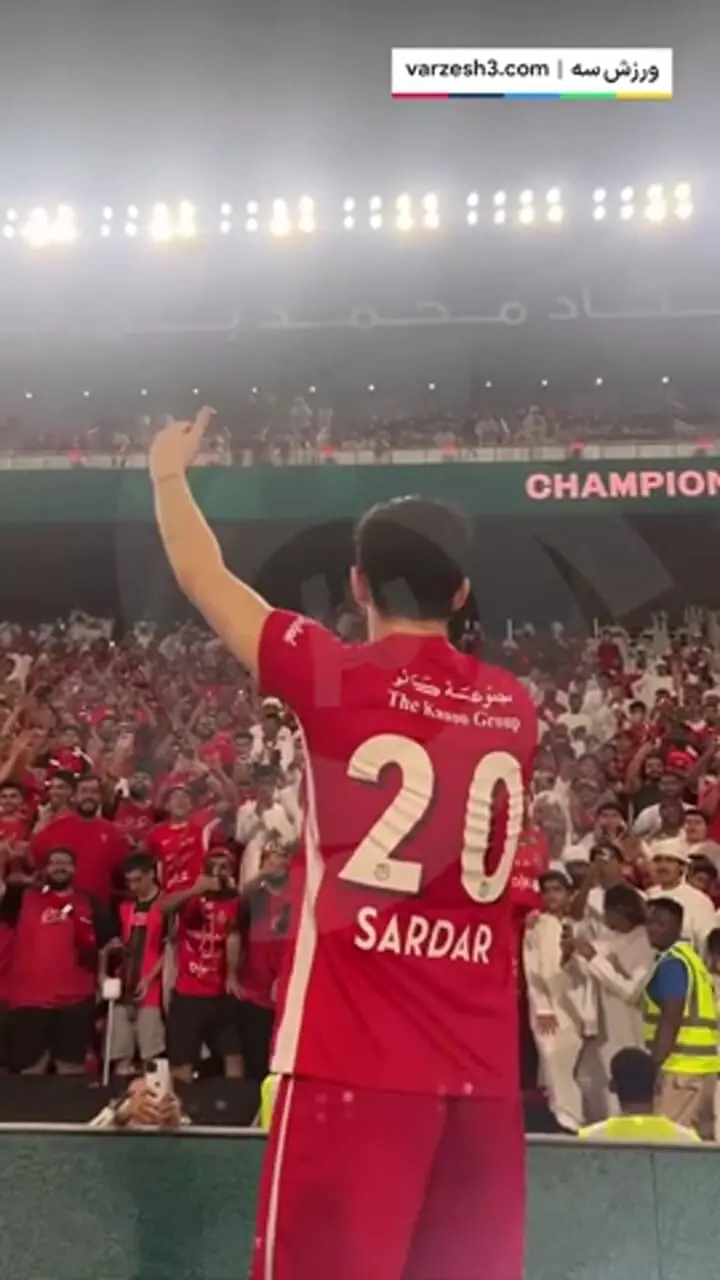 خوانندگی و حرکات موزون سردار آزمون در مجلس قهرمانی