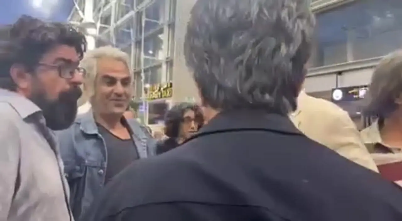 استقبال سینماگران از جعفر پناهی در فرودگاه