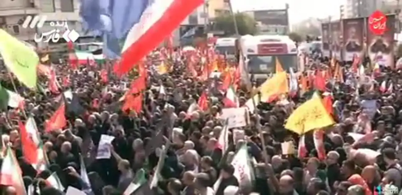 شعار مرگ بر آمریکا در میدان انقلاب طنین‌انداز شد