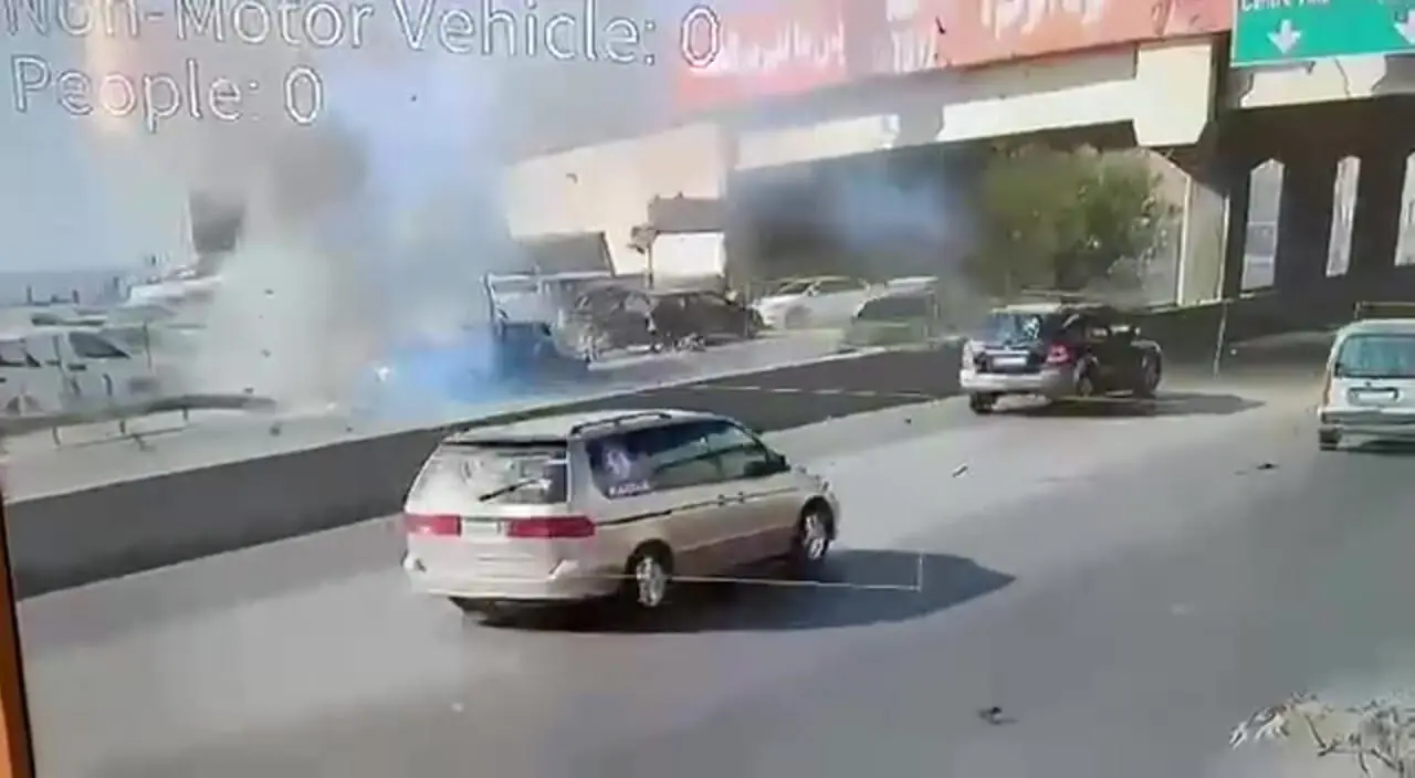 در یک حمله پهپادی یک خودرو در شهرک «خلده» واقع در جنوب بیروت هدف قرار داده شد