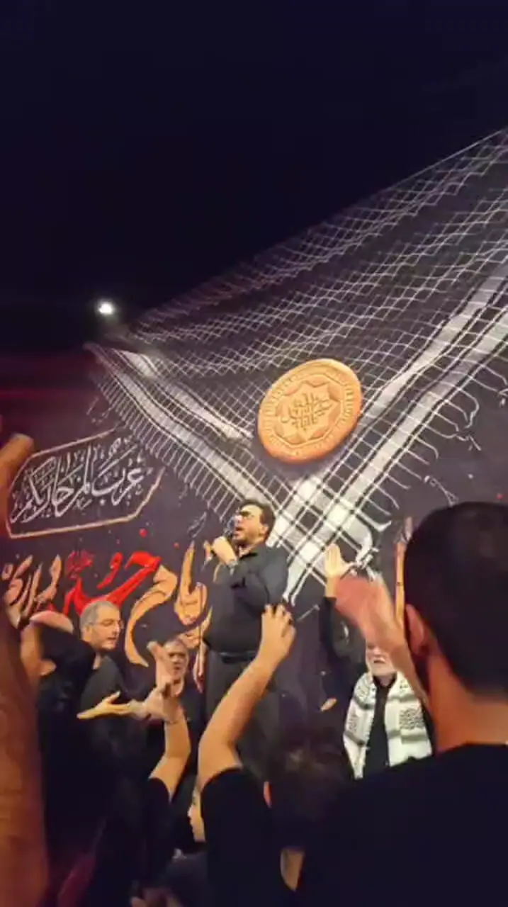 غوغای حامد شاکرنژاد، قاری برنامه محفل و کربلایی حسین طاهری در شب موذن کربلا