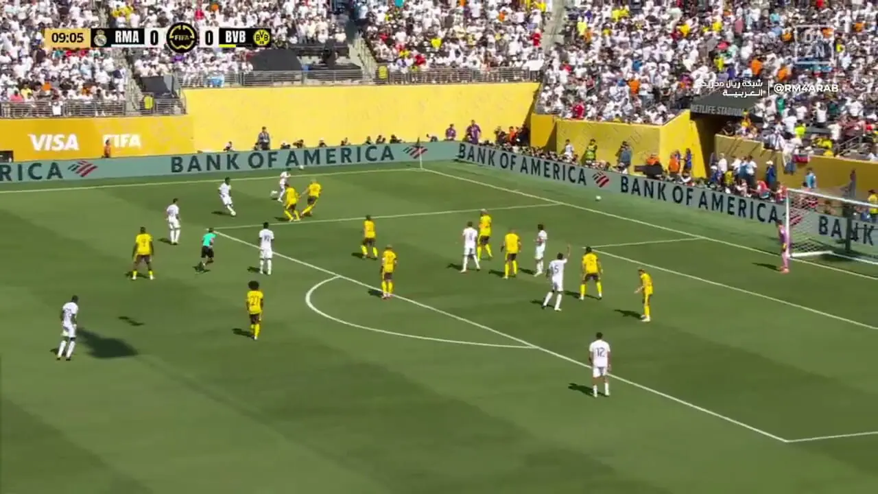 گل اول رئال مادرید به دورتموند توسط گونزالو گارسیا