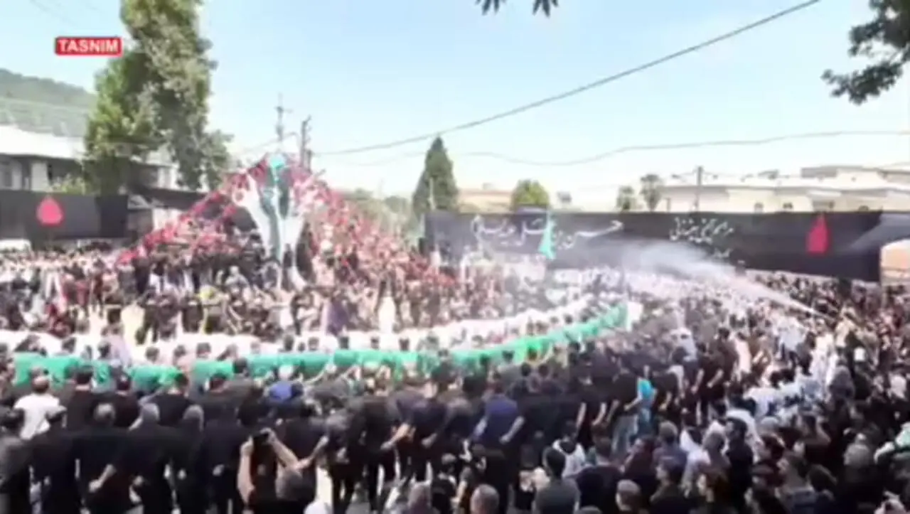 آیین سنتی کمر به کمر رامیانی‌ها در عاشورای حسینی