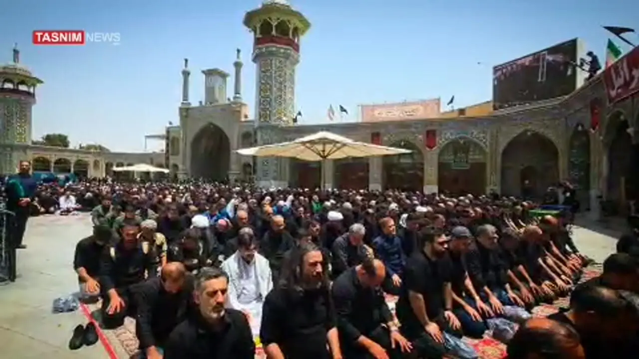اقامه نماز جماعت باشکوه ظهر عاشورا در حرم حضرت معصومه(س)