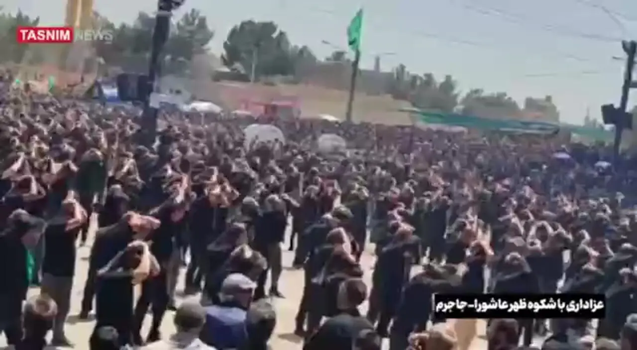 عزاداری با شکوه ظهر عاشورا در حسینیه اعظم شهرستان جاجرم