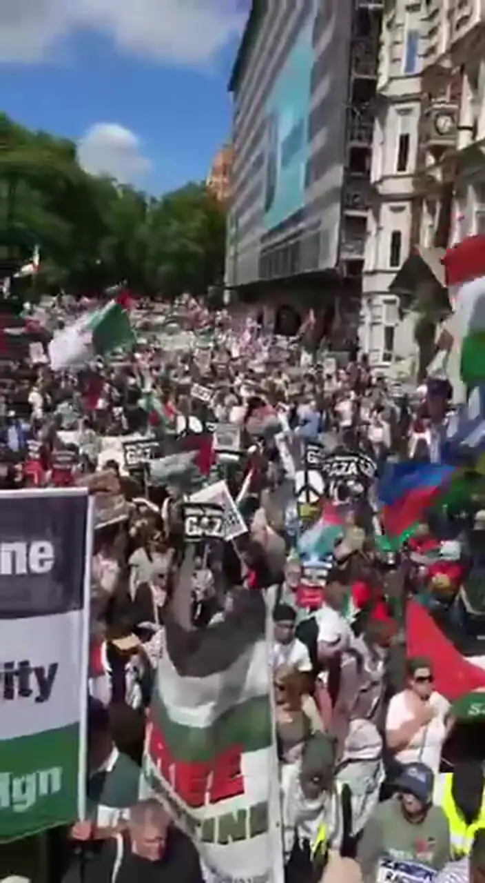 تظاهرات گسترده در انگلیس در همبستگی با غزه و محکومیت نسل‌ کشی رژیم صهیونیستی