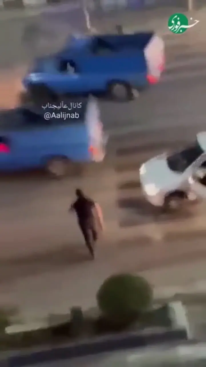 وحشت در چالوس؛ حمله به پژو ۲۰۶ و پاسخ راننده با مسلسل کلاشنیکف!