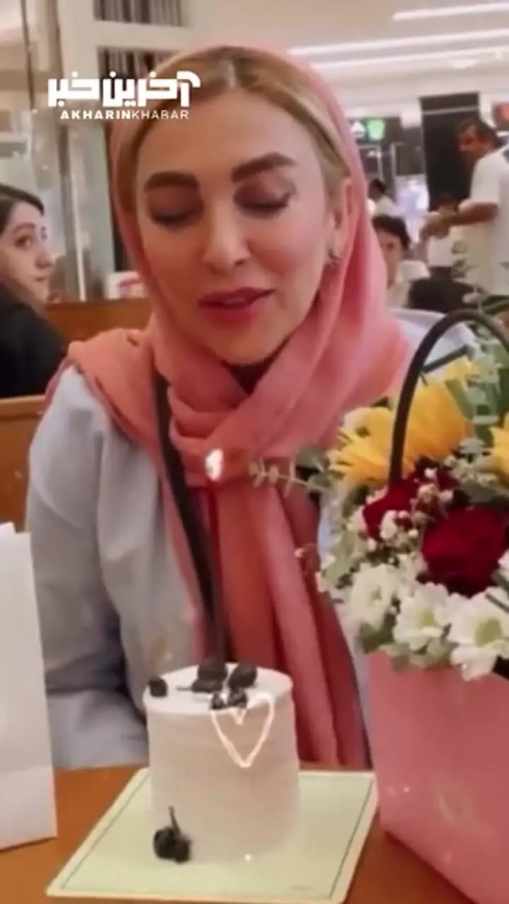 تصویری از جشن تولد 52 سالگی ژیلا صادقی در آمریکا