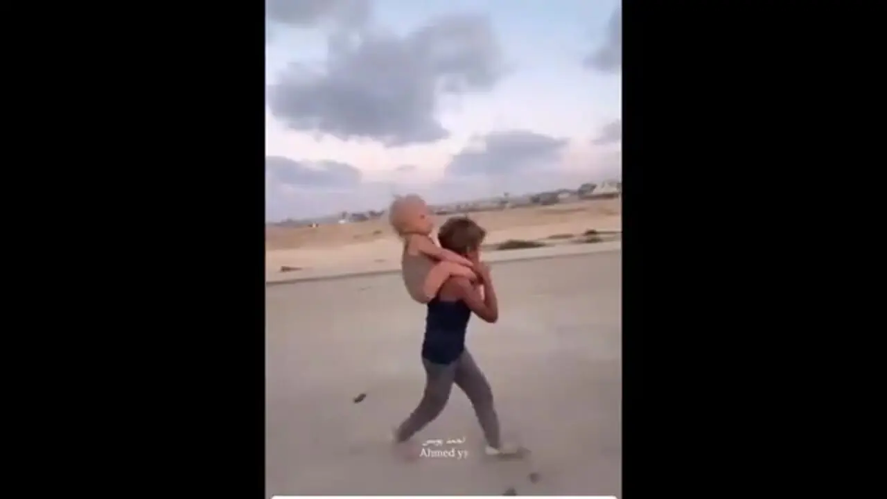 صحنه دلخراش از کوچ کودکان در نوار غزه