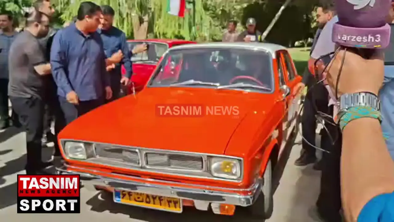 پیکان سواری زاکانی و تاج