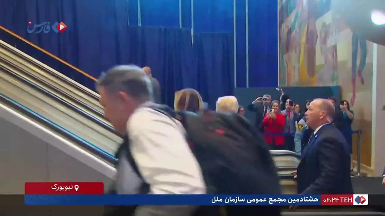 ماجرای از کار افتادن پله برقی هنگام ورود ترامپ چه بود؟
