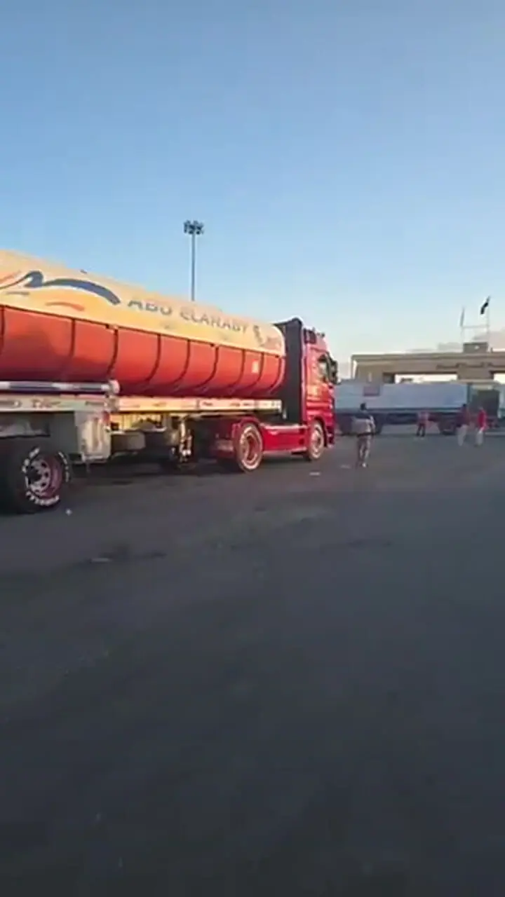 صف کشیدن صدها کامیون حامل کمک های امدادی در رفح