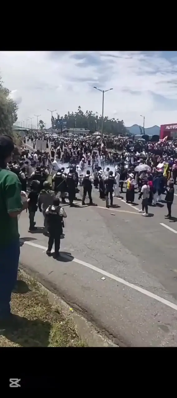 حمله پلیس اکوادور به معترضان با گاز اشک آور
