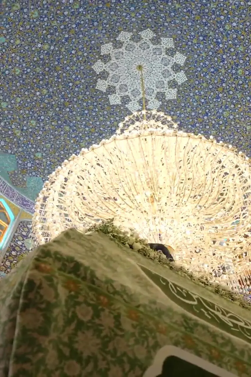 گلآرایی ضریح امیرالمومنین(ع) بهمناسبت ولادت حضرت زینب(س)