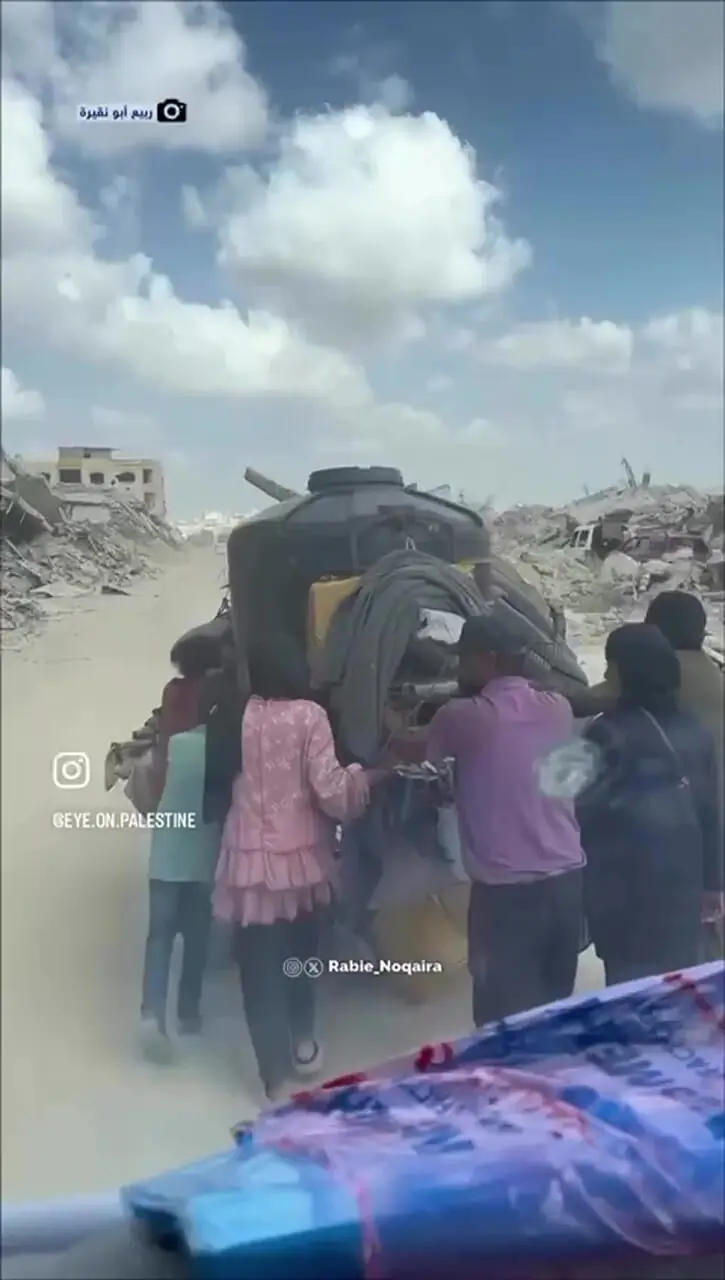 بازگشت خانواده فلسطینی به شمال غزه با پای پیاده