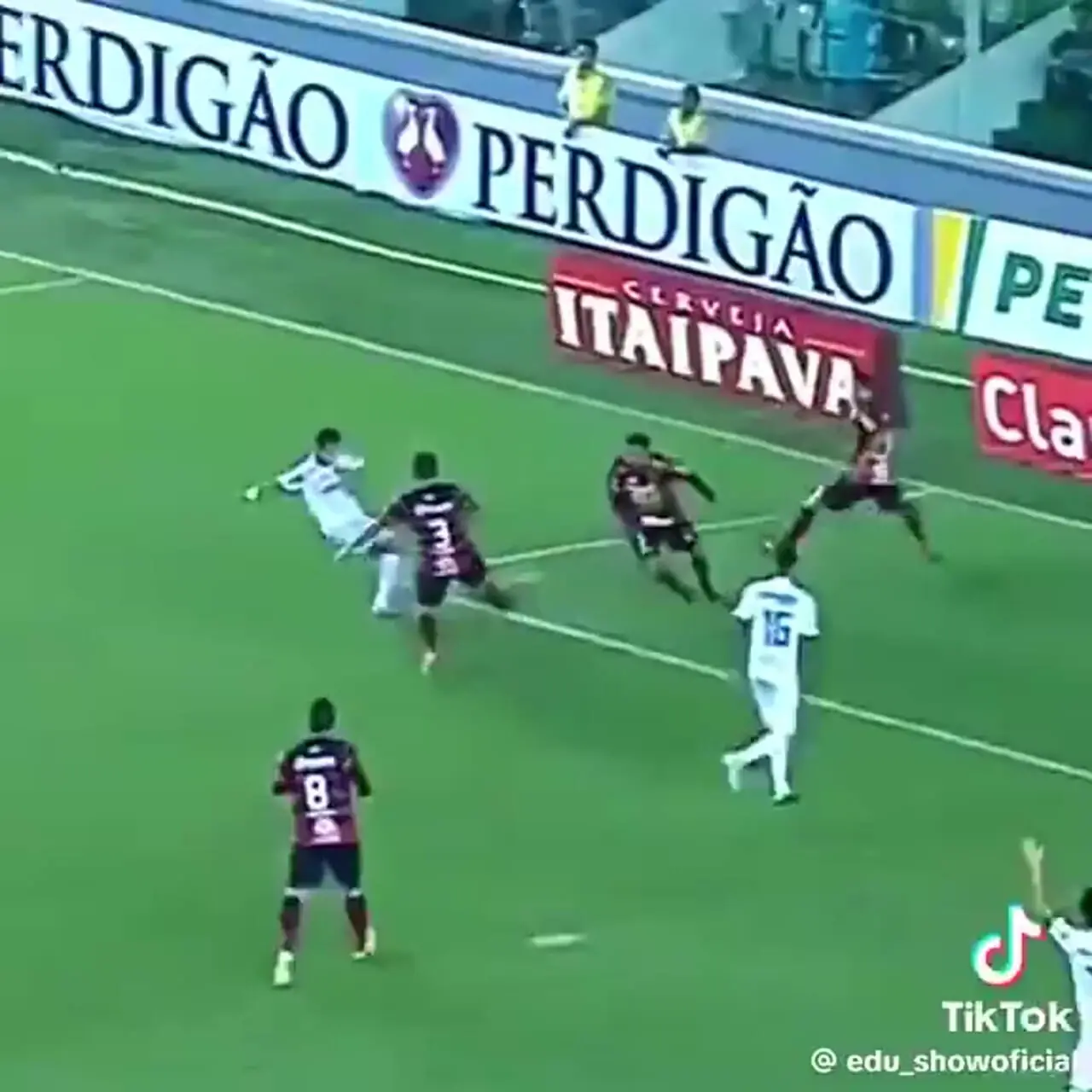 ویدیو: وقتی نیمار از فوتبال لذت می‌برد