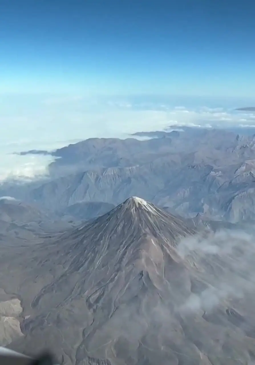 تصاویری از دماوند بی‌برف در صبح پاییزی!