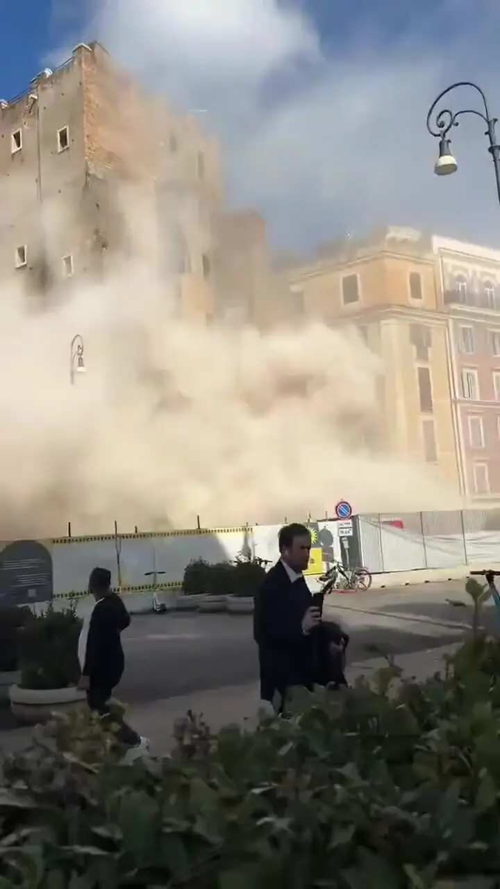 فرو ریختن برج کونتی در رم حین عملیات مرمت