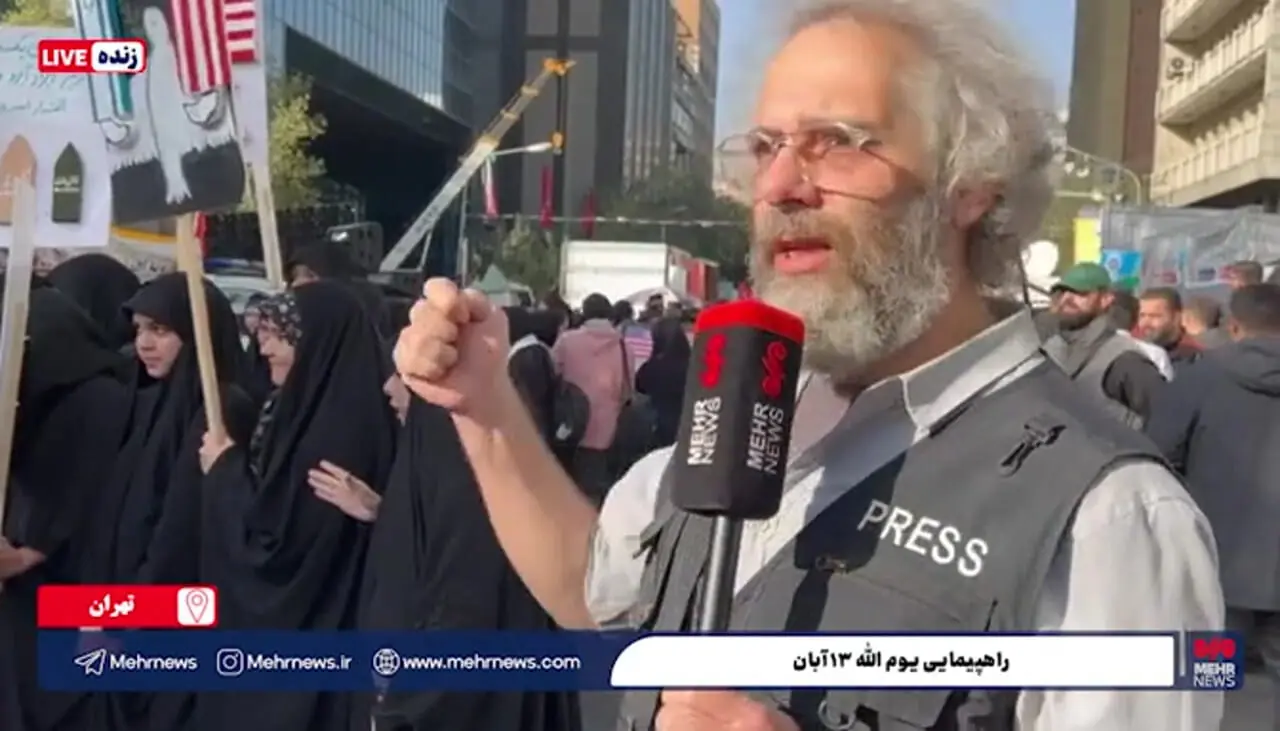 متحد، استوار، مقابل استکبار؛ شعار دانش آموزان در راهپیمایی یوم الله ۱۳ آبان