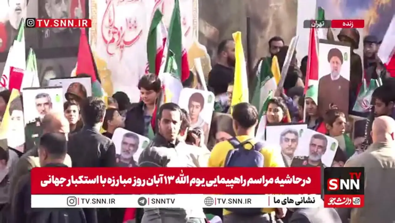 تصاویر شهید حاجی‌زاده، شهید رئیسی و دانشمندان شهید هسته‌ای در راهپیمایی ۱۳ آبان