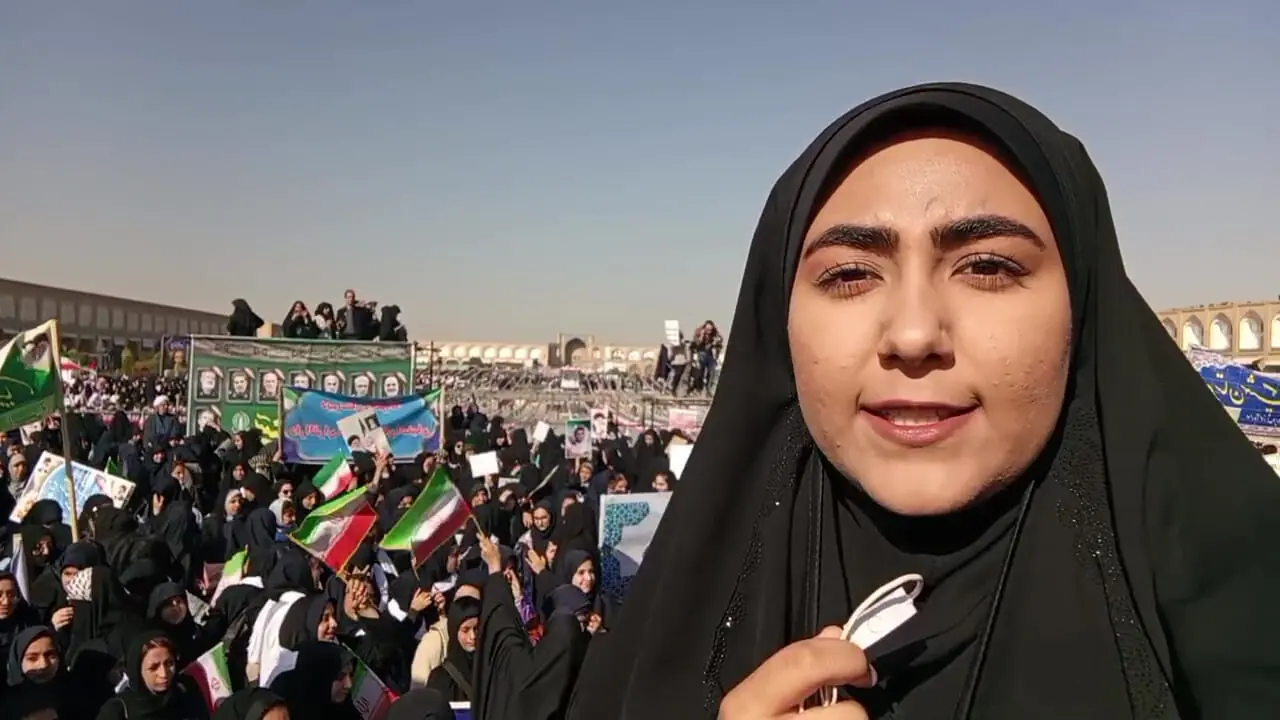 حضور پرشور مردم و دانش آموزان در اصفهان