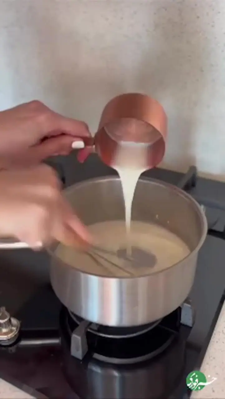 طرز تهیه نان سیر با سس آلفردو و مرغ