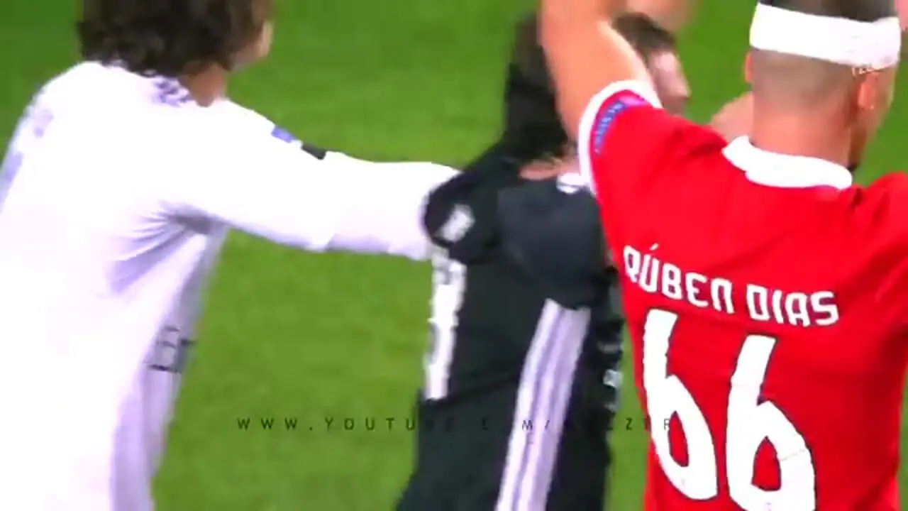 ویدیو: اشتباهات عجیب و خندهدار دروازهبانهای فوتبال