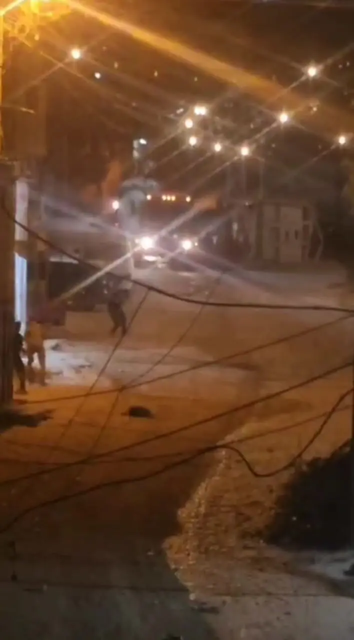 درگیری جوانان فلسطینی با نظامیان صهیونیست در شهرک الفارعه در کرانۀ باختری