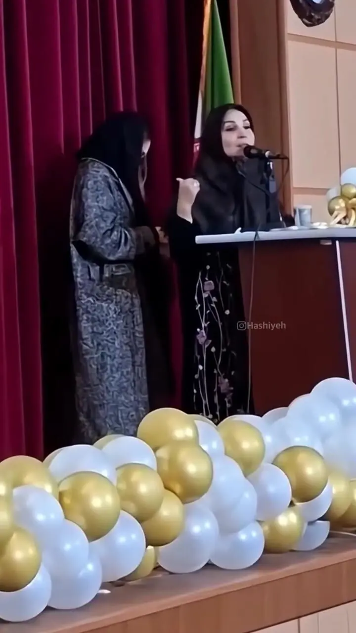 اشک شوق بهنوش طباطبایی در جشن فارغ التحصیلی دکترا