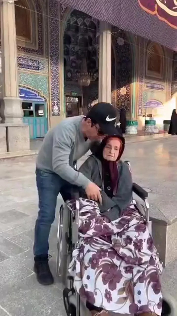 حضور عمو پورنگ و مادرش در حرم حضرت عبدالعظیم(ع)