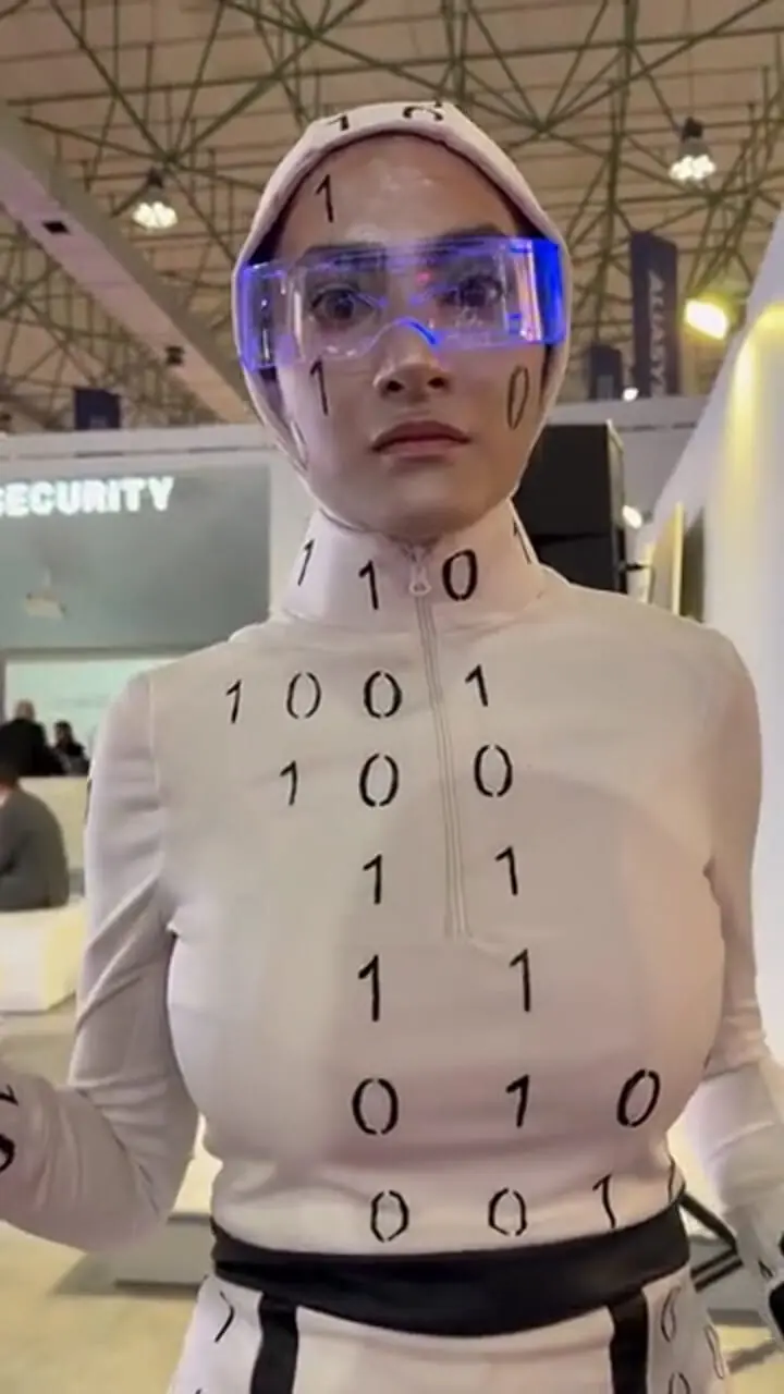 ربات جنجالی در نمایشگاه رباتیک کیش!