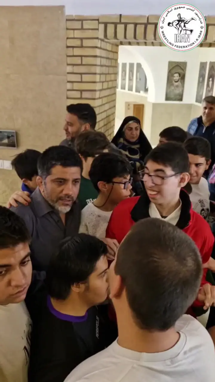 دیدار صمیمانه علیرضا دبیر با کودکانِ دارای سندرم داون و اوتیسم