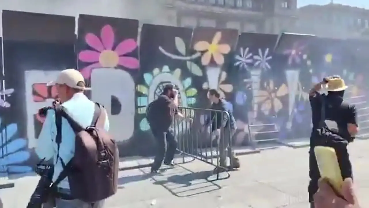 شورش زومرها در مکزیک ۱۲۰ زخمی برجای گذاشت