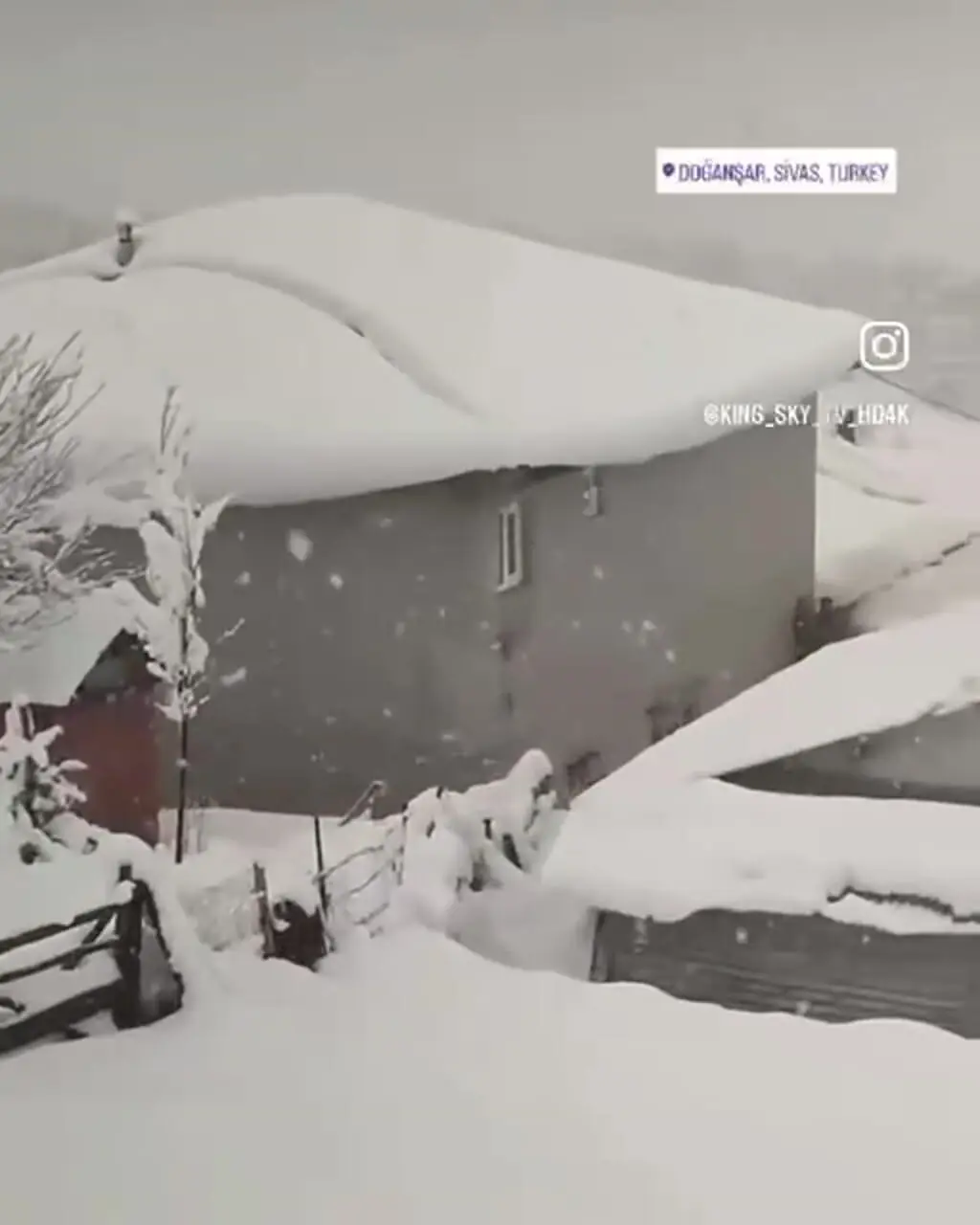 بارش سنگین برف پاییزی در نواحی شرقی ترکیه نزدیک مرز ایران