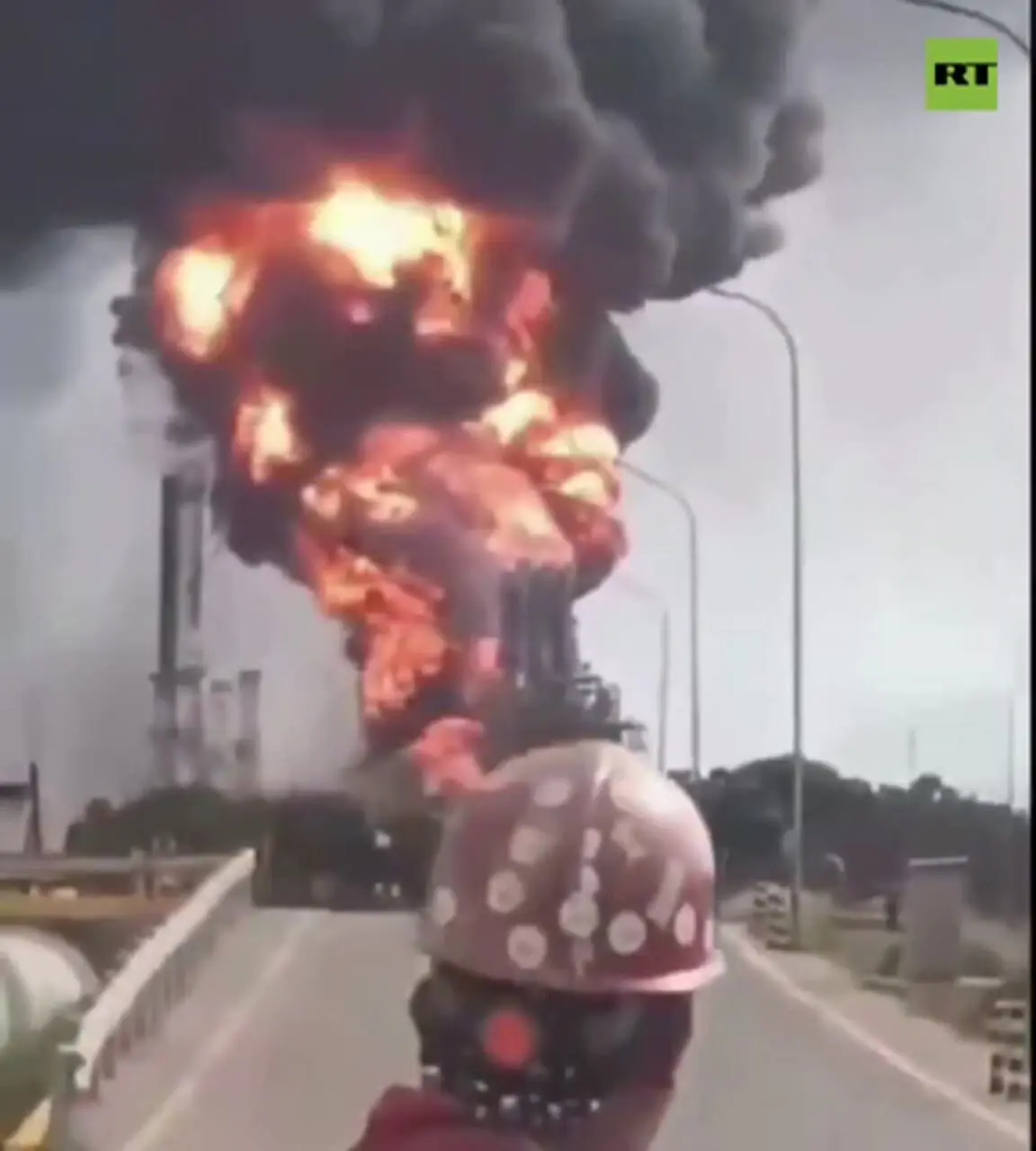 انفجار و حریق در تاسیسات نفتی ونزوئلا