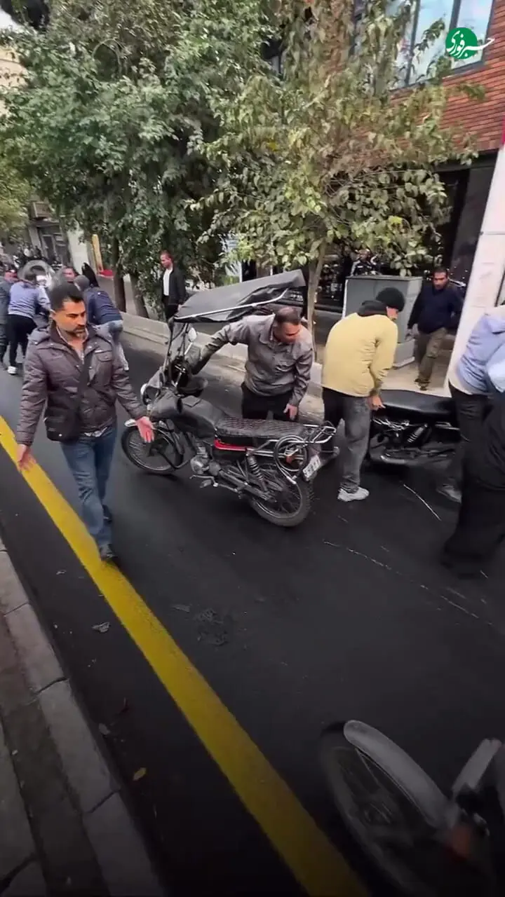 ویدئویی عجیب از زمین خوردن موتورسواران در یکی از خیابان های تهران