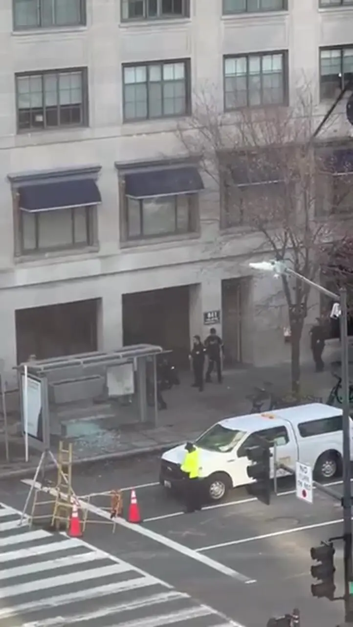 لحظه دستگیری فرد مهاجم در نزدیکی کاخ سفید