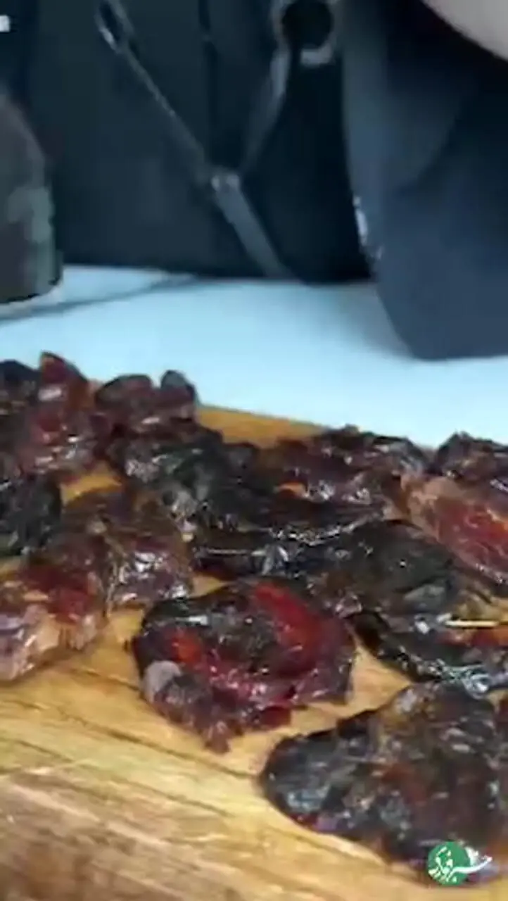 بمب انرژی؛ رول خرما با مغزیجات و عسل