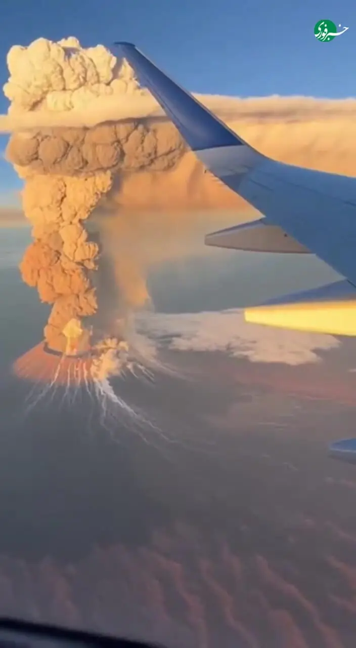 تصاویر باور نکردنی از فوران یک آتشفشان خاموش در اتیوپی که از داخل یک هواپیمای مسافربری ثبت شده است