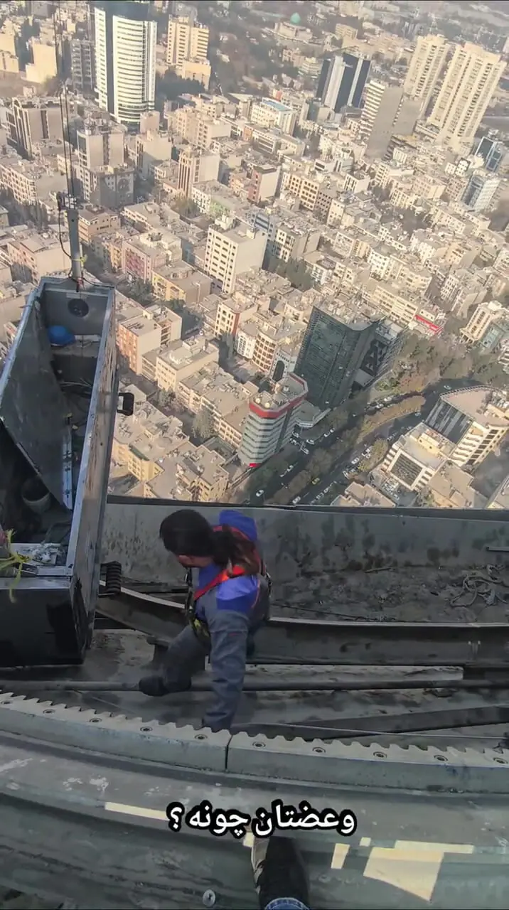 ویدیو پربازدید از عملیات اجرایی روی یکی از بلندترین برج‌های شهر تهران