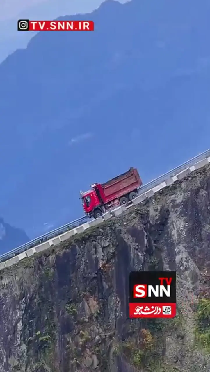 جاده ترسناک در کوهستان‌های چونگ‌چینگ چین