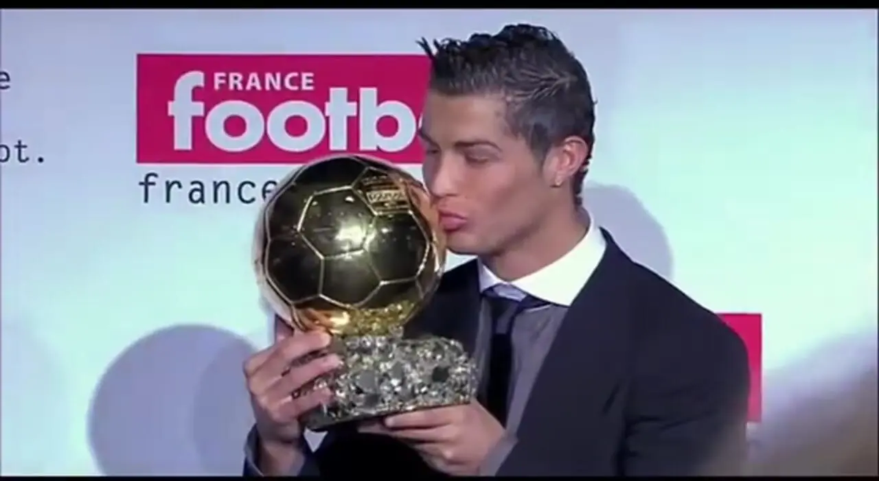 ویدئو: ۱۷ سال از اولین توپ طلای رونالدو گذشت