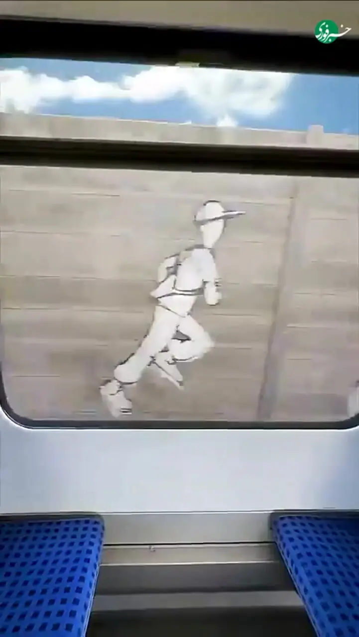 انیمیشن دیواری دیدنی از قاب موبایل یک مسافر قطار