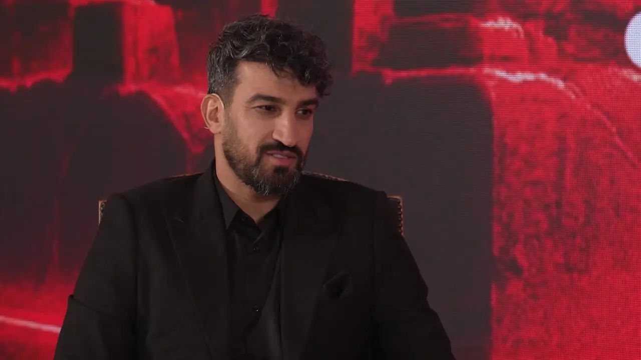 ویدئو: حسین ماهینی پاسخ می‌دهد، در دربی تهران کدام بازیکن در رختکن بیشتر صحبت می کند؟