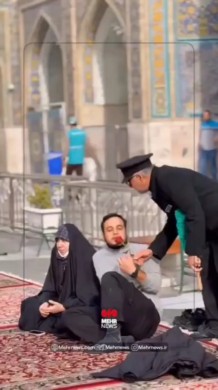 تبریک متفاوت روز مادر و روز زن در حرم امام رضا (ع)