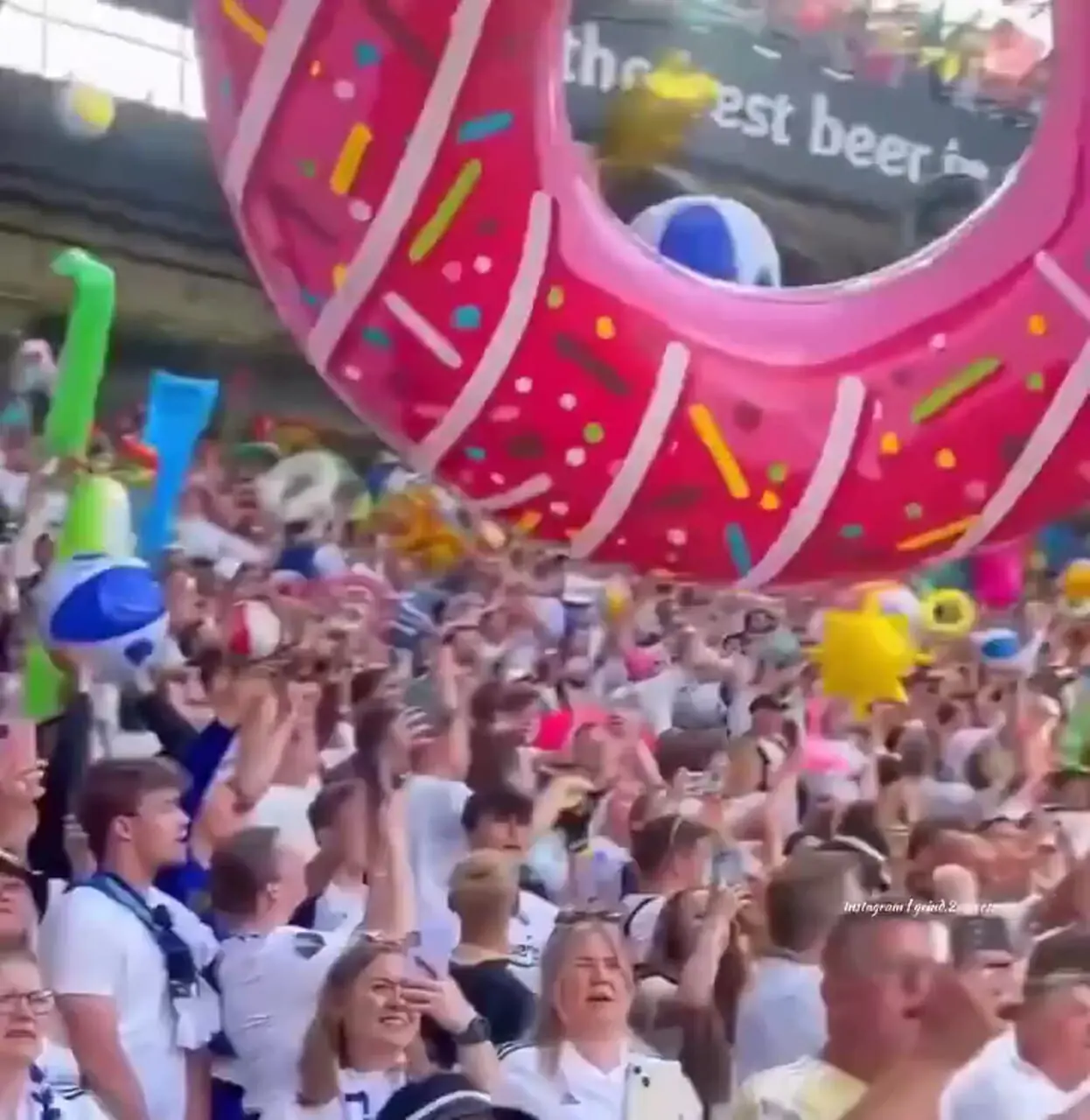 ویدئو: حرکت زیبای هواداران برای شادی کودکان کمبرخوردار