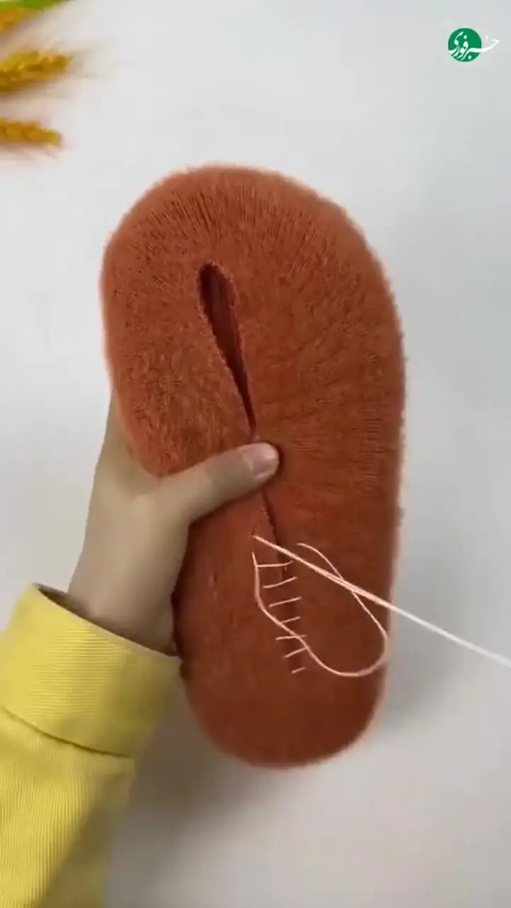 چطوری دمپایی معمولی رو به یک اسلیپر زمستونی تبدیل کنیم؟