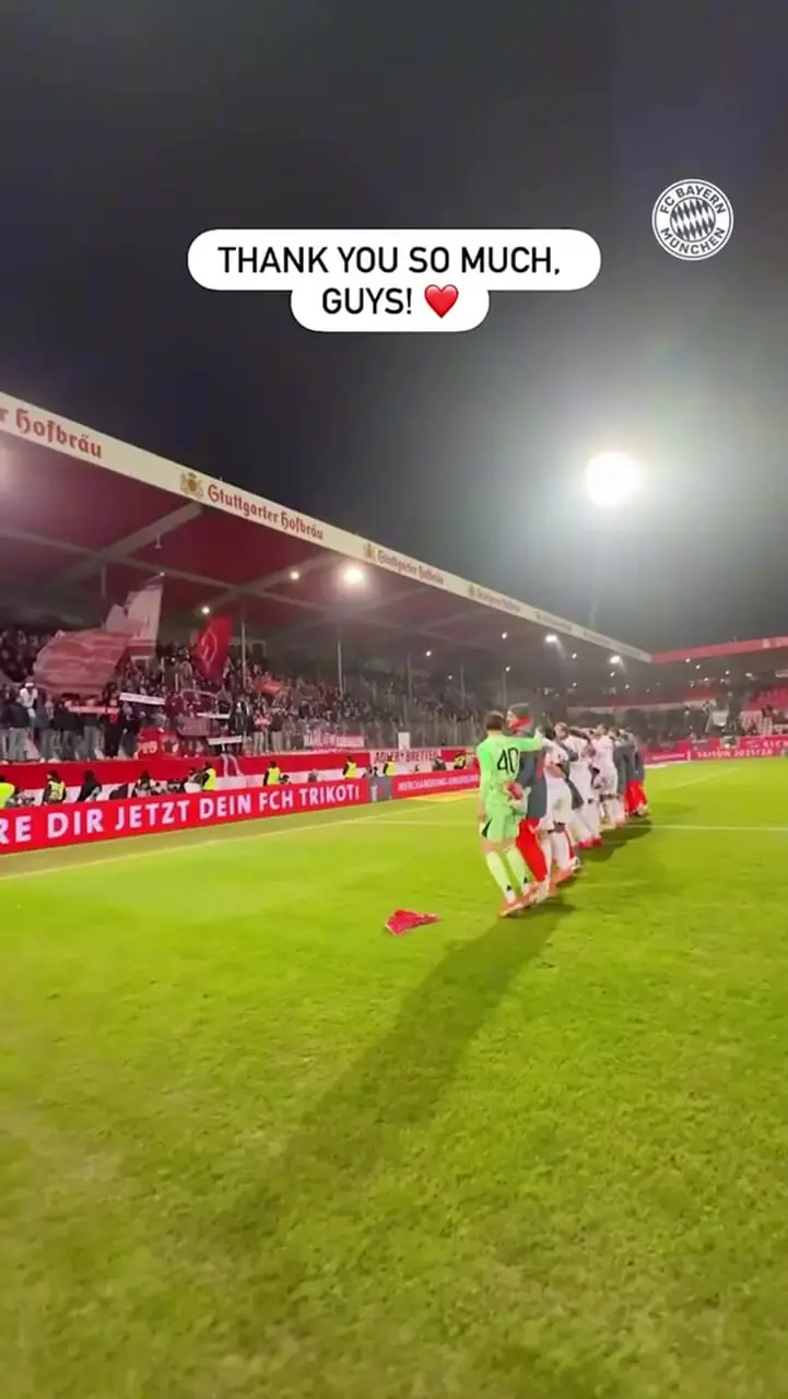 ویدئو: خوشحالی بازیکنان و کادر فنی بایرن مونیخ با هواداران
