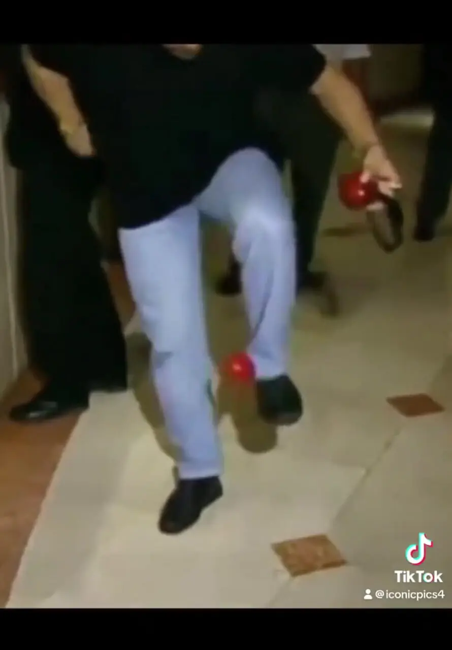 ویدئو نوستالوژی: وقتی اسطوره حتی با سیب هم روپایی می‌زند