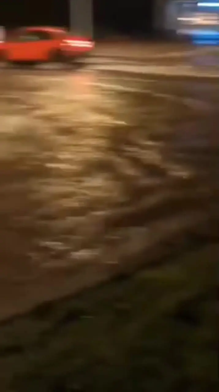 جاری شدن سیل و فوران فاضلاب در خیابان‌های کالیفرنیا